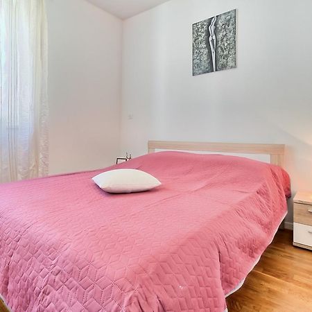 Summertime House With Apartment Umag Luaran gambar