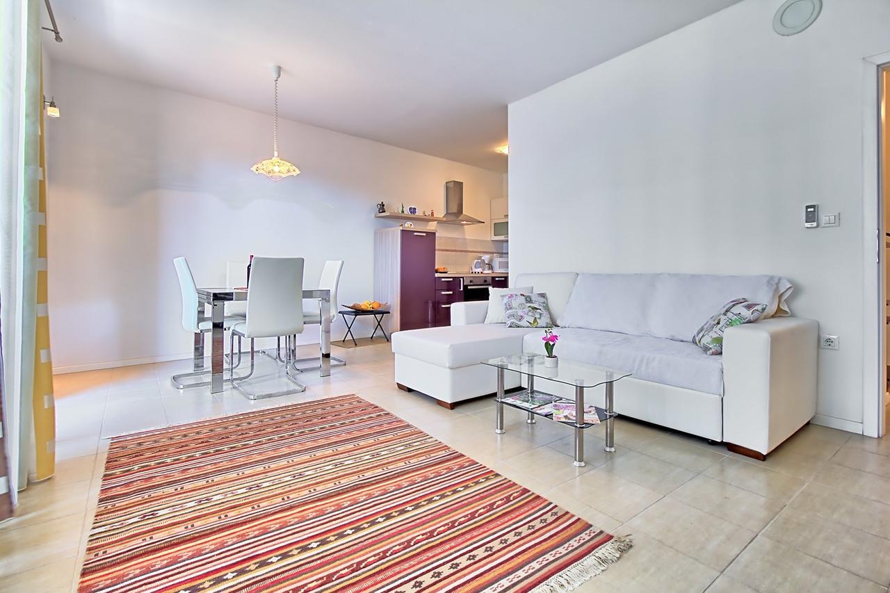 Summertime House With Apartment Umag Luaran gambar