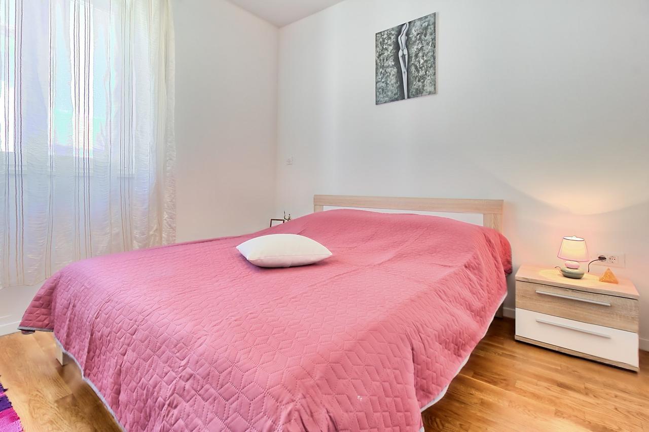Summertime House With Apartment Umag Luaran gambar