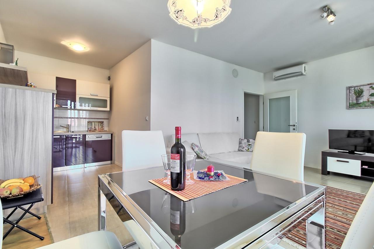 Summertime House With Apartment Umag Luaran gambar